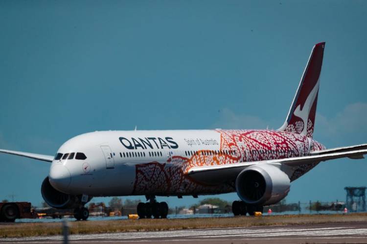 La aerolínea Qantas descartó reanudar los vuelos internacionales hasta octubre