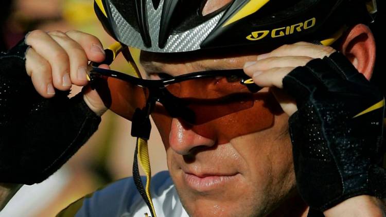 Lance Armstrong, el rey deportivo de la mentira: de formar un imperio a perder todo por el dopaje y ser acusado de usar un motor en su bicicleta