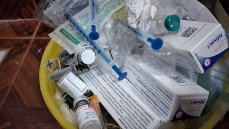 Escándalo en Santiago del Estero: robaron cientos de vacunas contra el coronavirus y montaron un vacunatorio en su casa