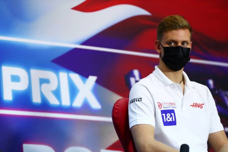 Estalló el conflicto entre el controversial Nikita Mazepin y Mick Schumacher en la Fórmula 1: “Tiene privilegios que yo no tengo”