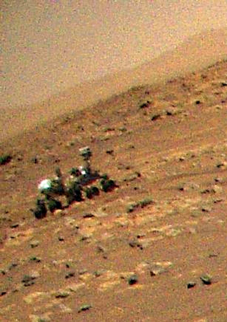 FOTO: Helicóptero Ingenuity capta una imagen del róver Perseverance mientras realiza su tercer vuelo sobre la superficie de Marte