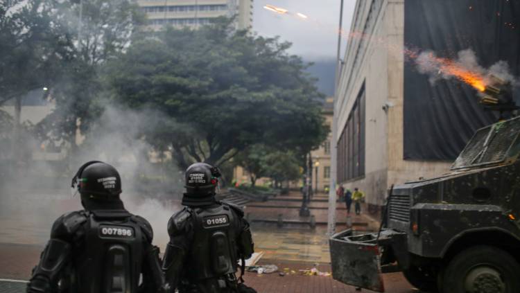 Disturbios, choques con el Esmad y denuncias de violencia marcan el octavo día de protestas en Colombia