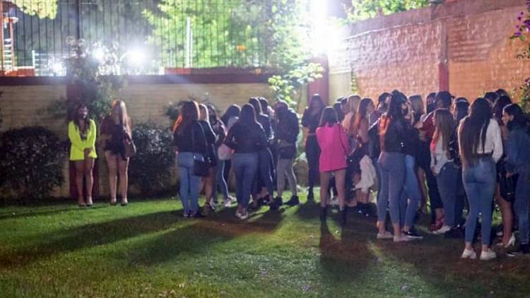 Desarticularon 169 reuniones sociales en Córdoba y detuvieron a 13 youtubers