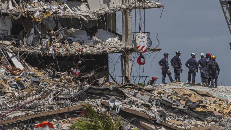 Aumentan a 11 los muertos por el derrumbe del edificio en Miami y hay 150 desaparecidos