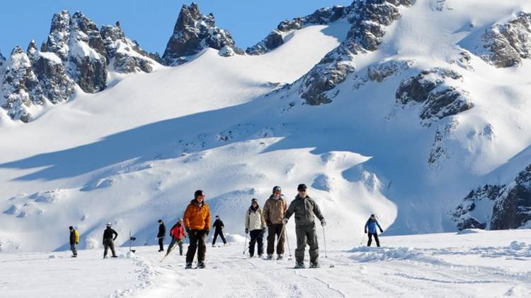 El cerro Perito Moreno extenderá la temporada invernal si persisten las nevadas