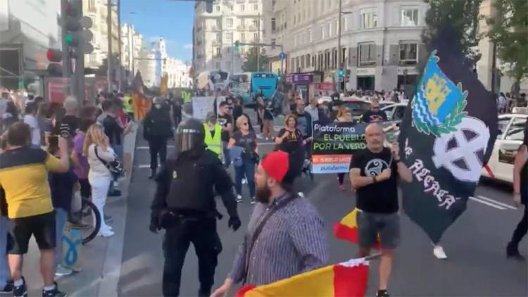 Neonazis realizaron una marcha homofóbica y racista en Chueca, el barrio gay madrileño