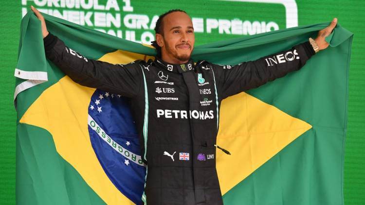 Lewis Hamilton ganó una batalla en Brasil y no se resigna a lucha por el título