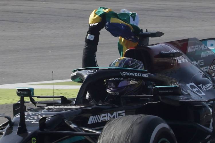 La historia detrás del festejo de Hamilton a lo Senna en Brasil y la multa que recibió en el GP de San Pablo de la Fórmula 1
