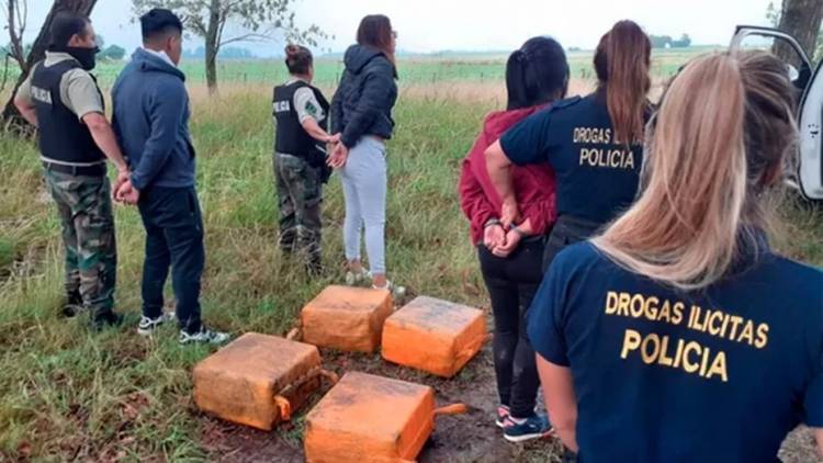 Arrojaron cocaína desde una avioneta que iba desde Bolivia a la Villa 1-11-14