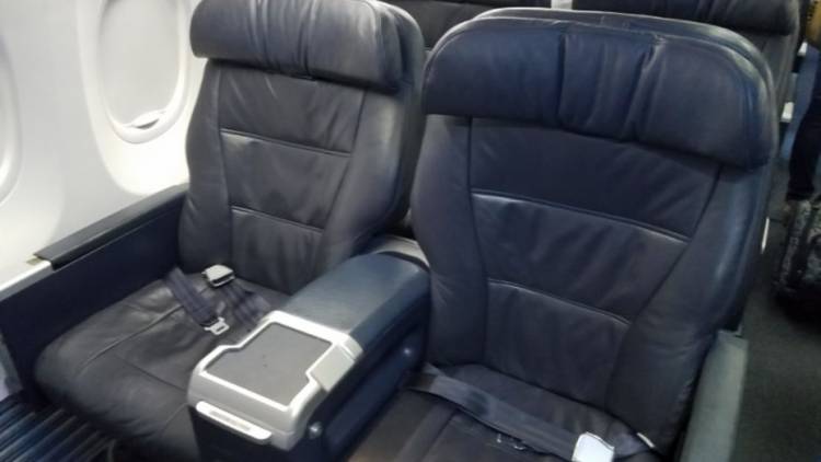 Una mujer denunció que fue violada en los asientos de primera clase en pleno vuelo