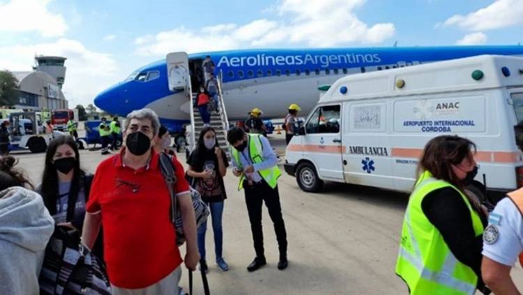 Un avión aterrizó de emergencia en el aeropuerto de Córdoba