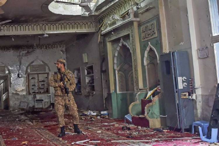 El ataque a una mezquita paquistaní dejó como saldo 56 personas muertas