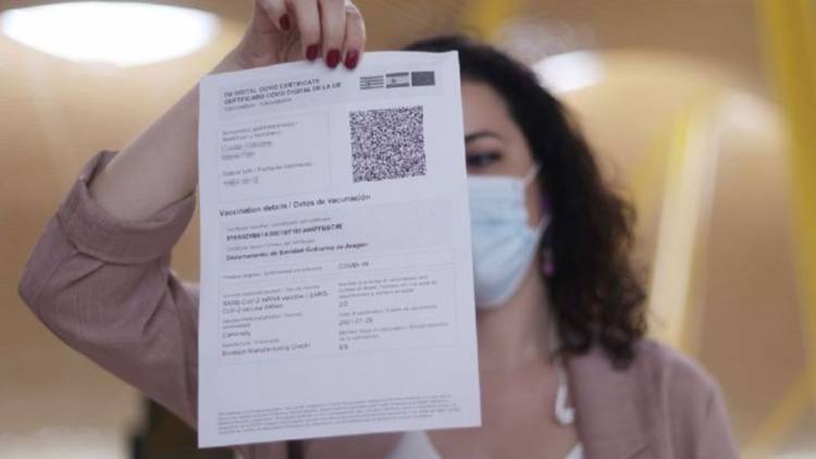 España dejará de exigir certificado de vacunación anticovid a turistas de fuera de la UE