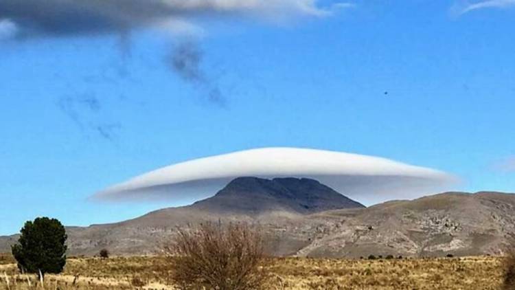 Furor por la aparición de una nube con forma de ovni en Sierra de la Ventana