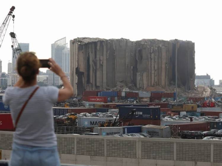 Colapsaron silos del puerto de Beirut que habían resistido a la gigantesca explosión de 2020