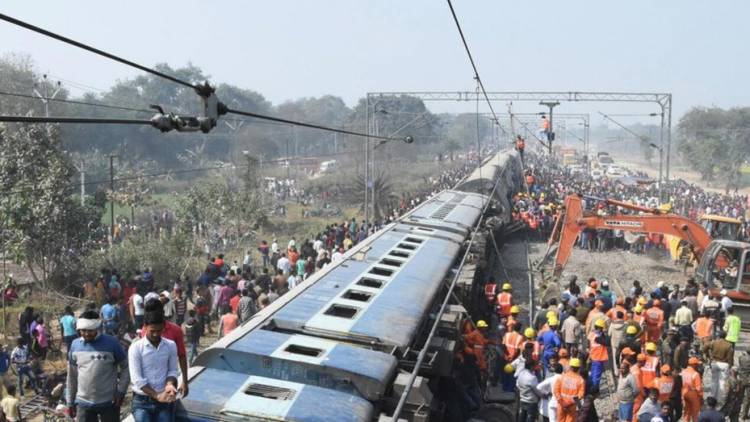 Accidente de tren en India: aseguran que fue producto de un error humano