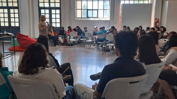 Salud mental: Alumnos secundarios de San Juan aprendieron a mirar las "señales de lo invisible"