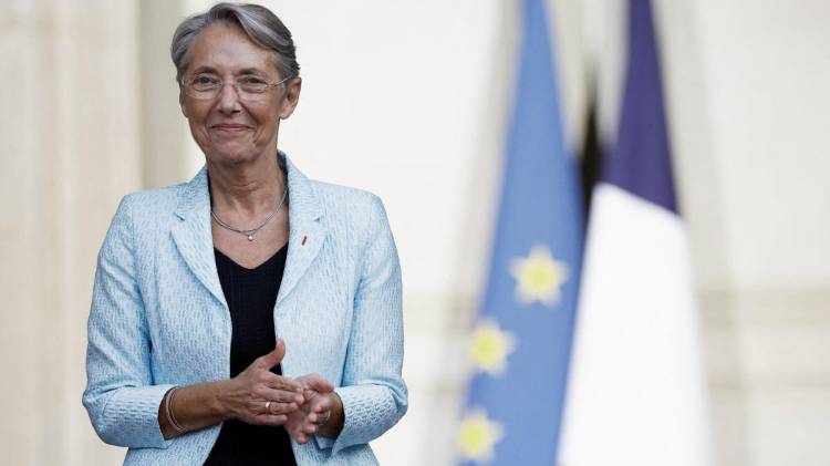 Dimitió la primera ministra de Francia en medio de especulaciones