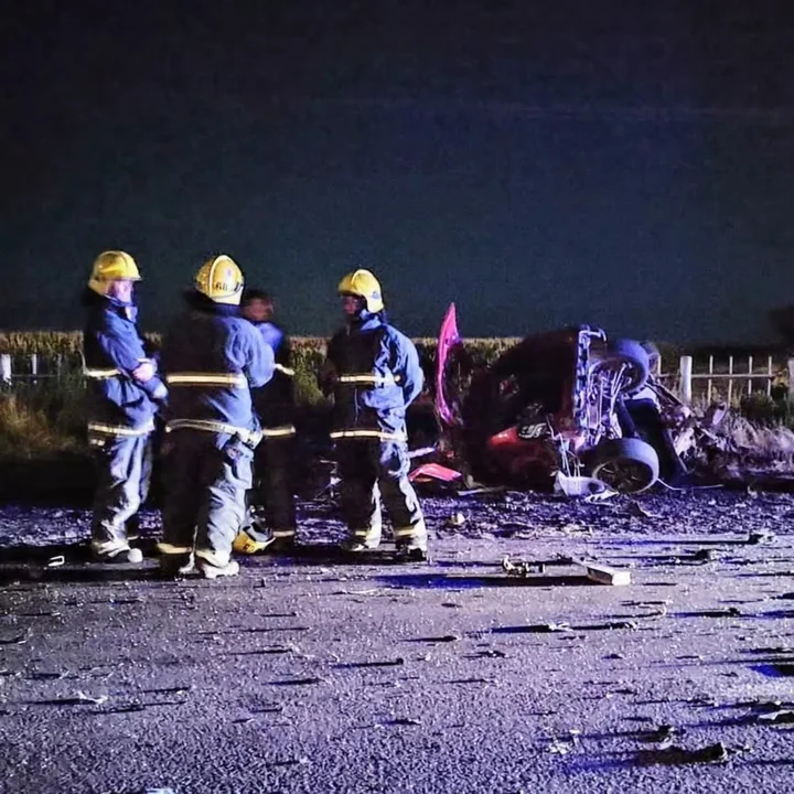 Choque fatal en la Ruta 188: dos personas murieron y uno de los vehículos se partió a la mitad