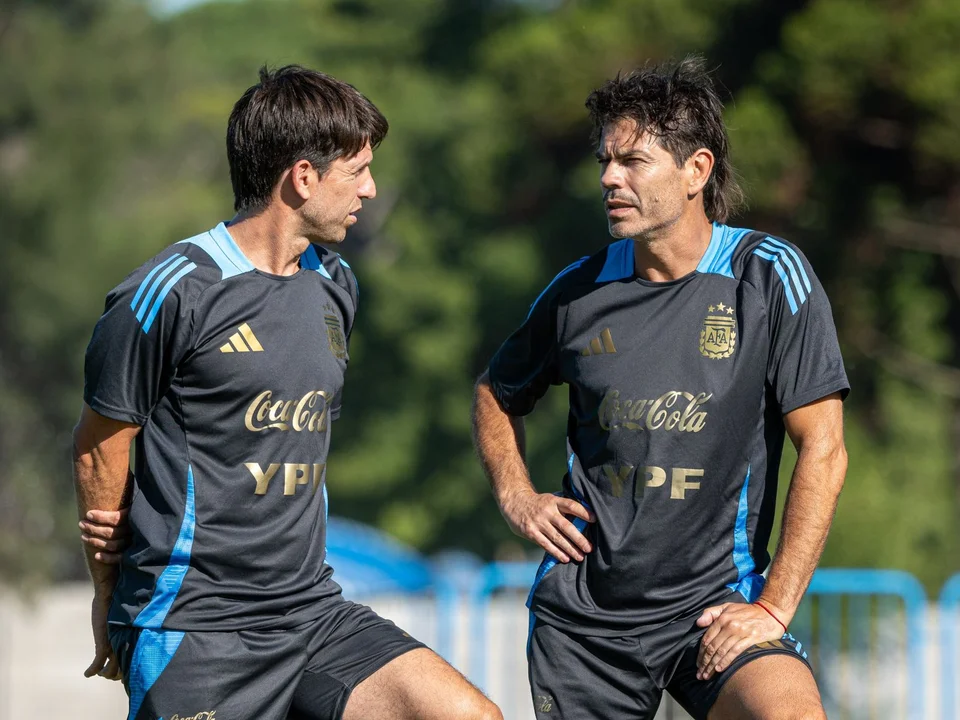 La Selección argentina Sub 20 comenzó su viaje hacia Venezuela para disputar el Sudamericano