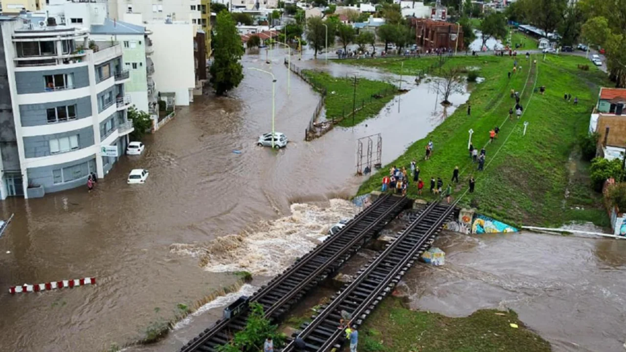 A una semana del temporal fatal en Bahía Blanca: la ciudad que se reconstruye con una argentina solidaria