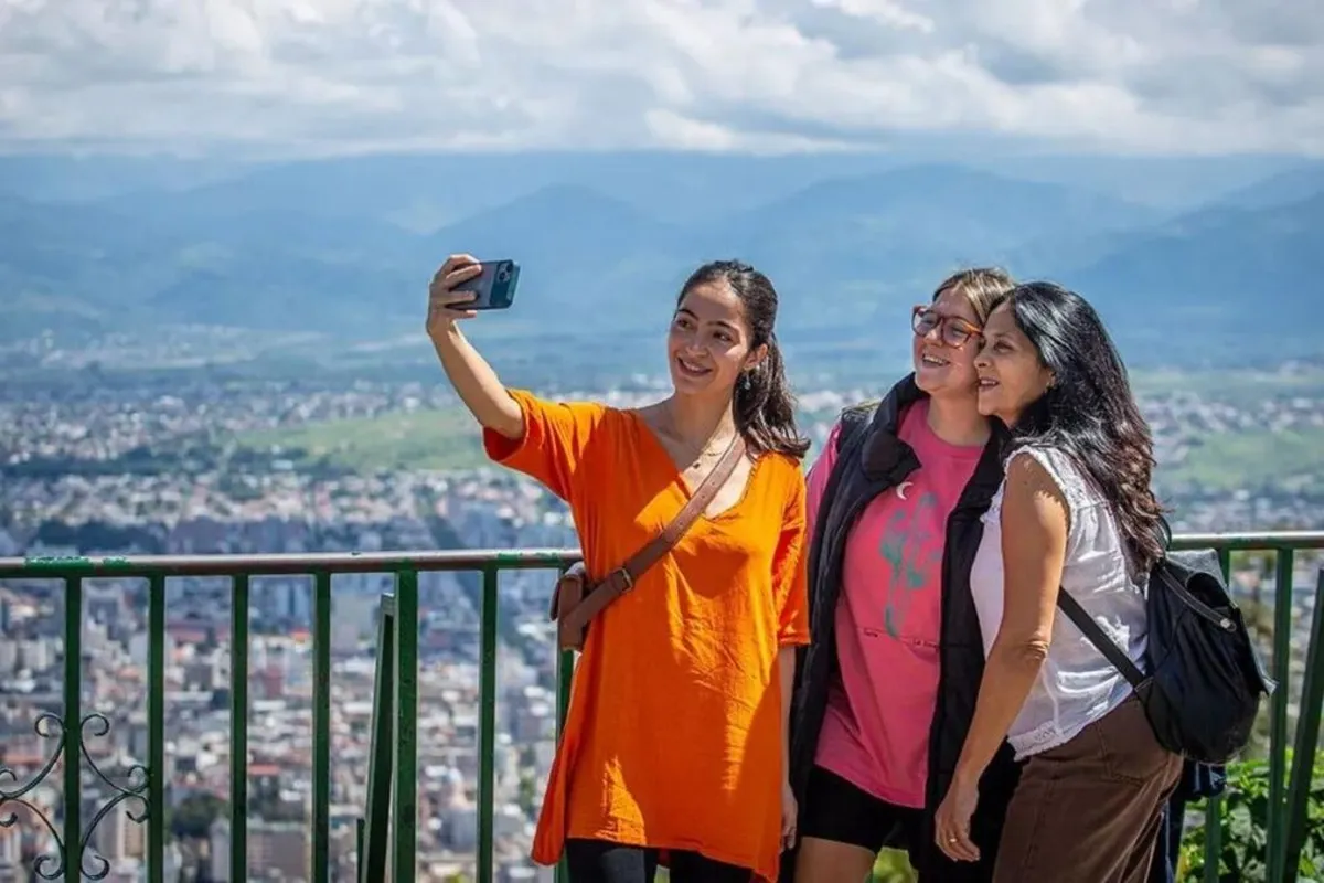 Los dos fines de semana largos, con récord de turistas: dejaron $139 mil millones de impacto económico