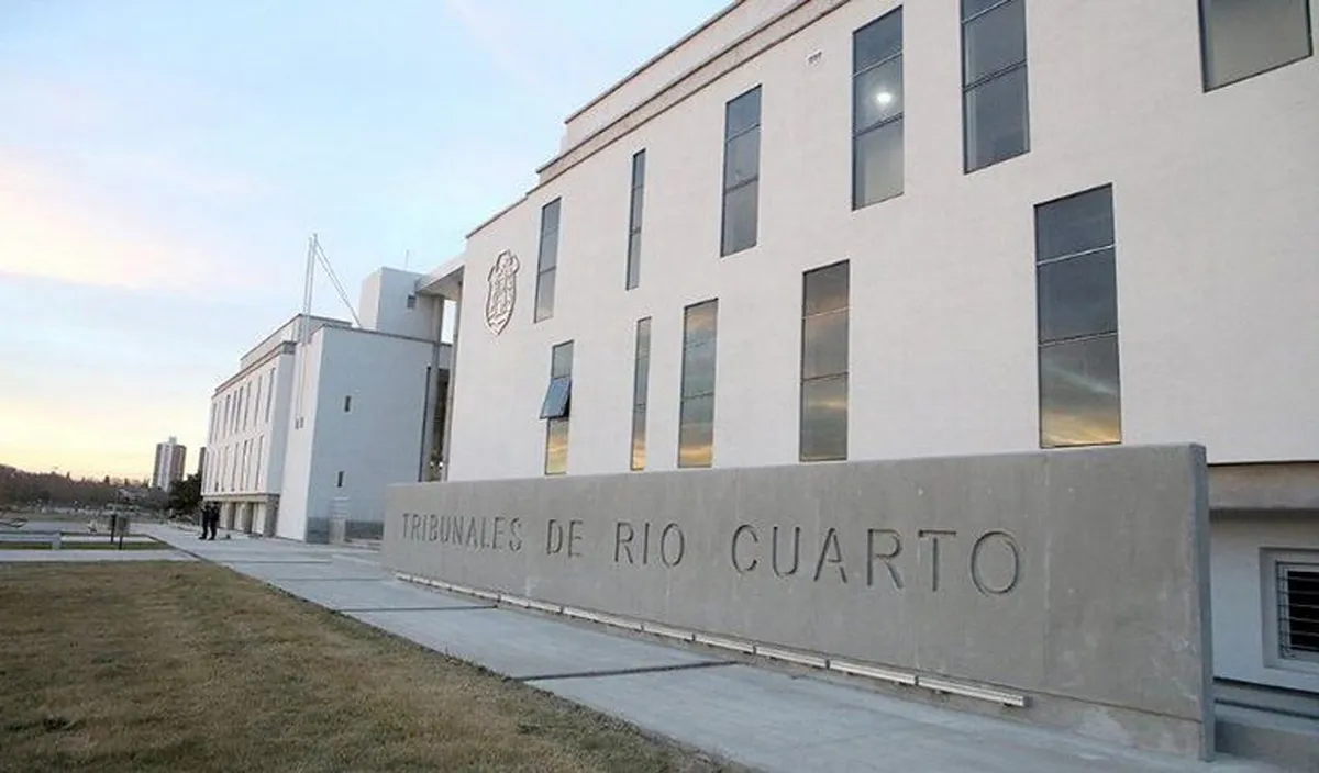 Denuncian a una funcionaria judicial por violencia contra sus dos hijos