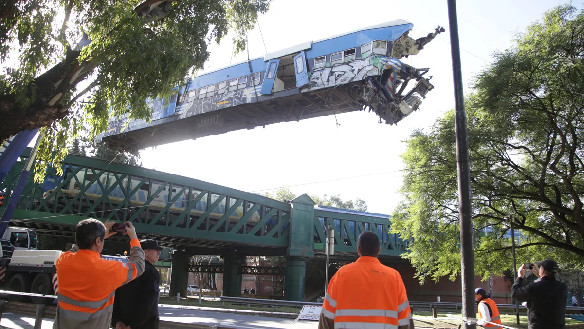 Comenzó la remoción de vagones de los trenes siniestrados