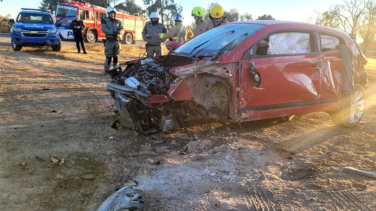 Holmberg: tiene 13 años, salió con el auto de un familiar a la ruta y se lo destruyó