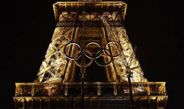 La Torre Eiffel, con "vestuario" olímpico