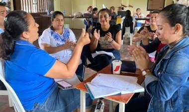 Mendoza promueve la formación docente: pagará a maestros que se capaciten en lengua, matemática, idiomas y tecnología