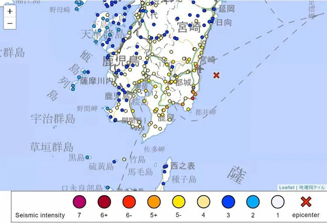 Un tsunami golpeó el puerto de Miyazaki tras un terremoto de magnitud 7,1 en Japón