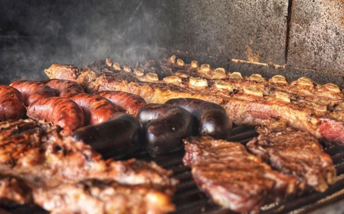 Hacer un asado para una familia tipo argentina ya cuesta más de $40.000