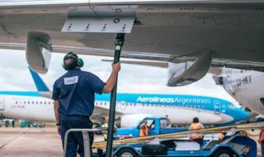 Por decreto, declaran a Aerolíneas Argentinas “sujeta a privatización”