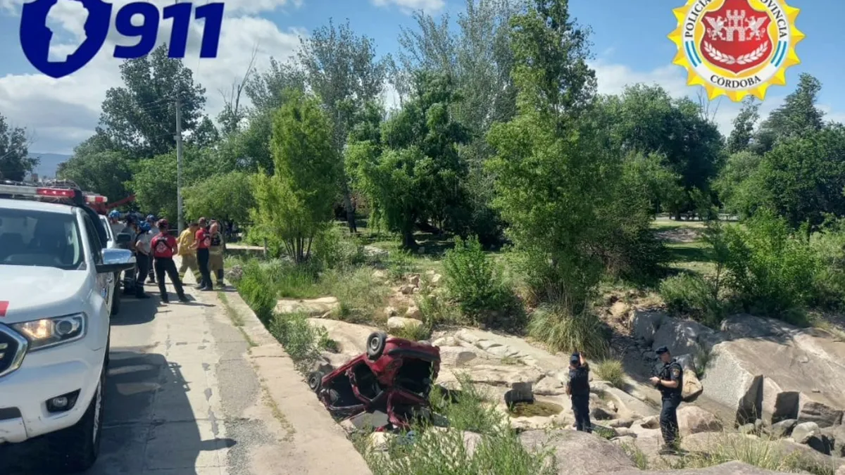 Accidente fatal en Mina Clavero: un hombre falleció tras caer con su vehículo al río de Los Sauces