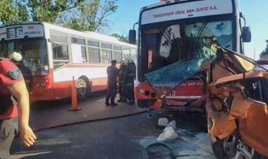 Choque múltiple entre un colectivo y siete autos en Buenos Aires: 21 heridos