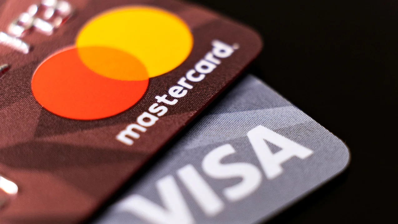 Por qué Visa y Mastercard deberán reembolsar casi US$ 200 millones