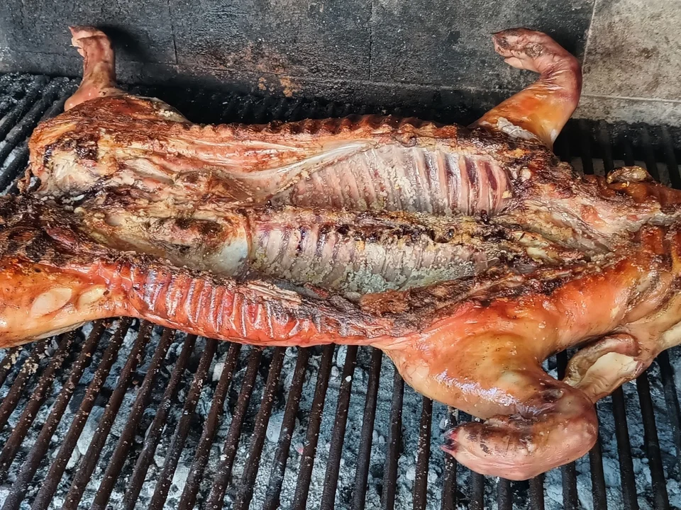 ¿Cuánto tiempo se puede conservar el lechón cocido en la heladera?