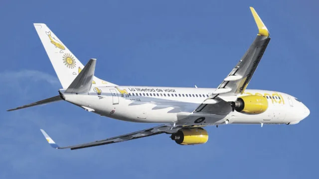 Un avión de Flybondi debió retornar a Córdoba cuando iba a Bariloche por un problema técnico