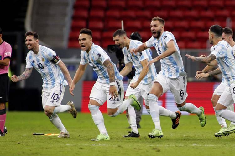 La Selección Argentina llegó a Río de Janeiro y espera la final con Brasil