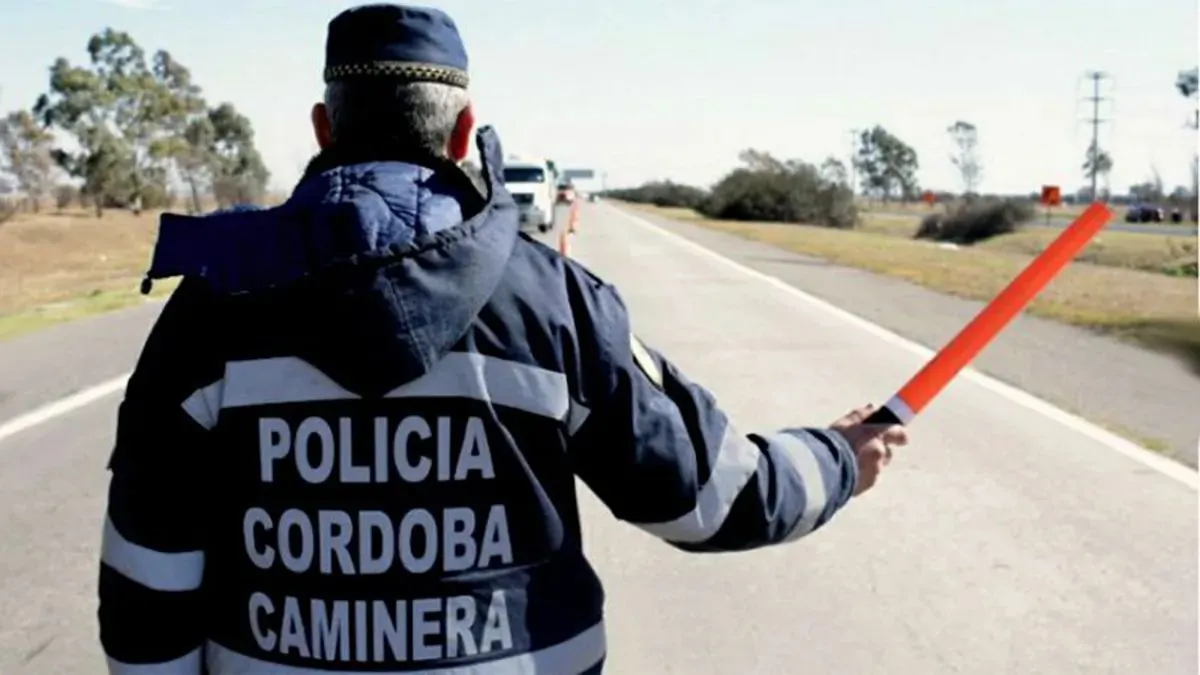 Una mujer atropelló a un policía de la Caminera en Almafuerte: iba a más de 120 kilómetros y no tenía licencia