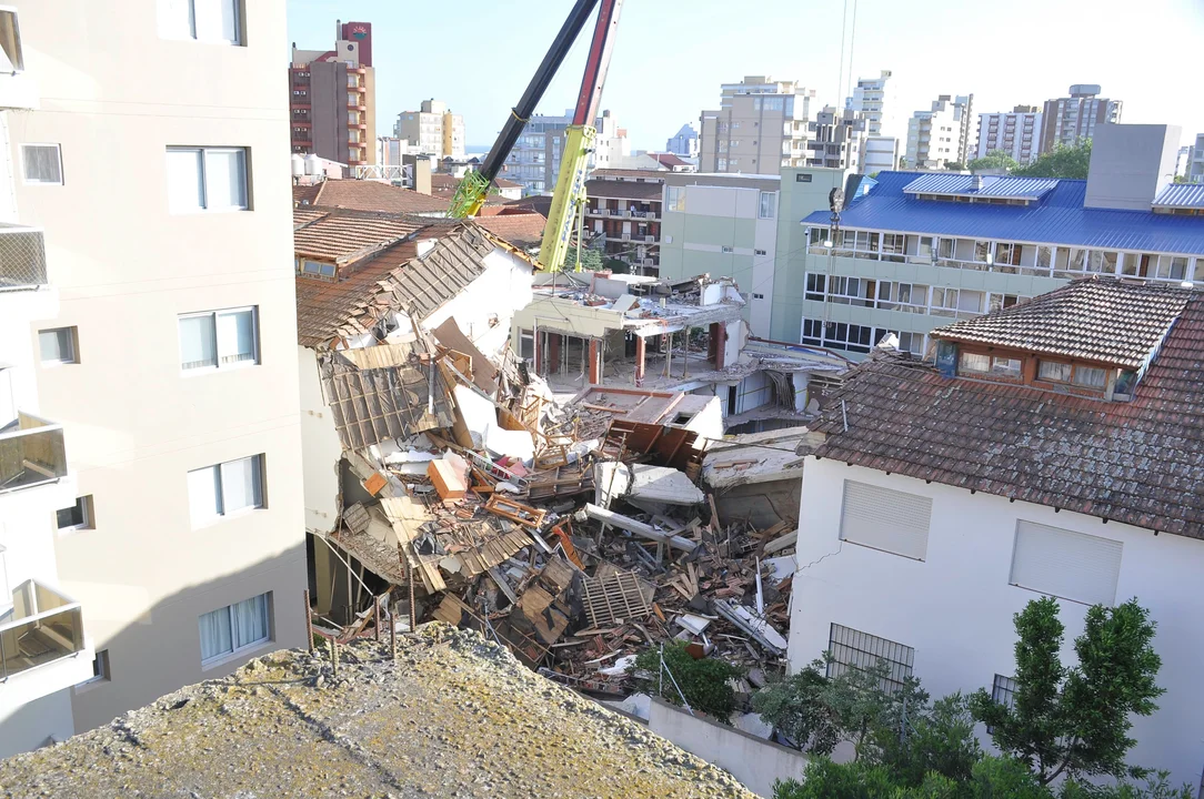 Se realizan hoy las pericias en el derrumbe en Villa Gesell