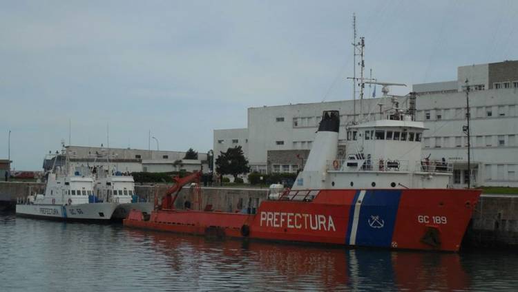 Hallaron muerto a un hombre dentro de un buque de Prefectura