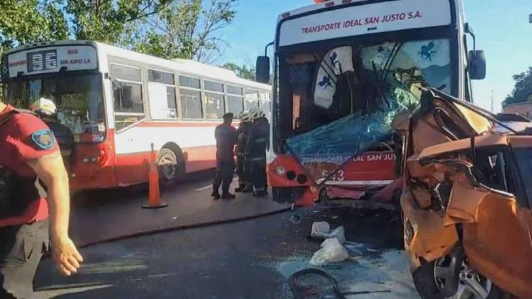 Choque múltiple entre un colectivo y siete autos en Buenos Aires: 21 heridos