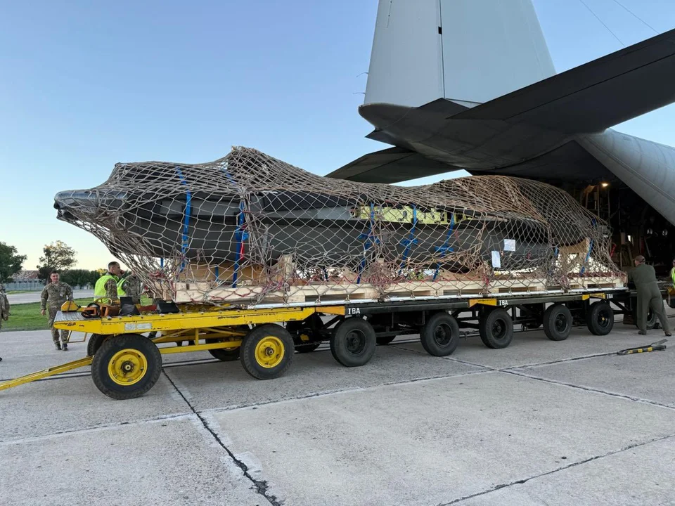 Llegó el fuselaje del primer avión F-16 para la Fuerza Aérea Argentina