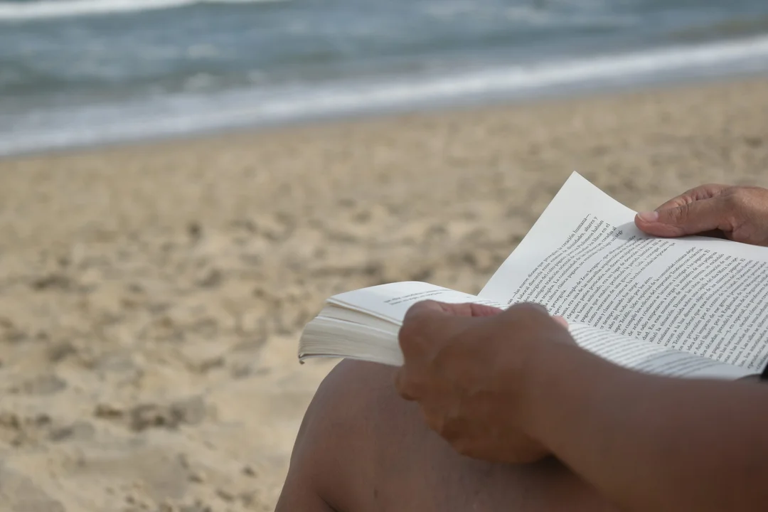 ¿Qué leen los argentinos en las vacaciones? El top 5 de los libros más vendidos