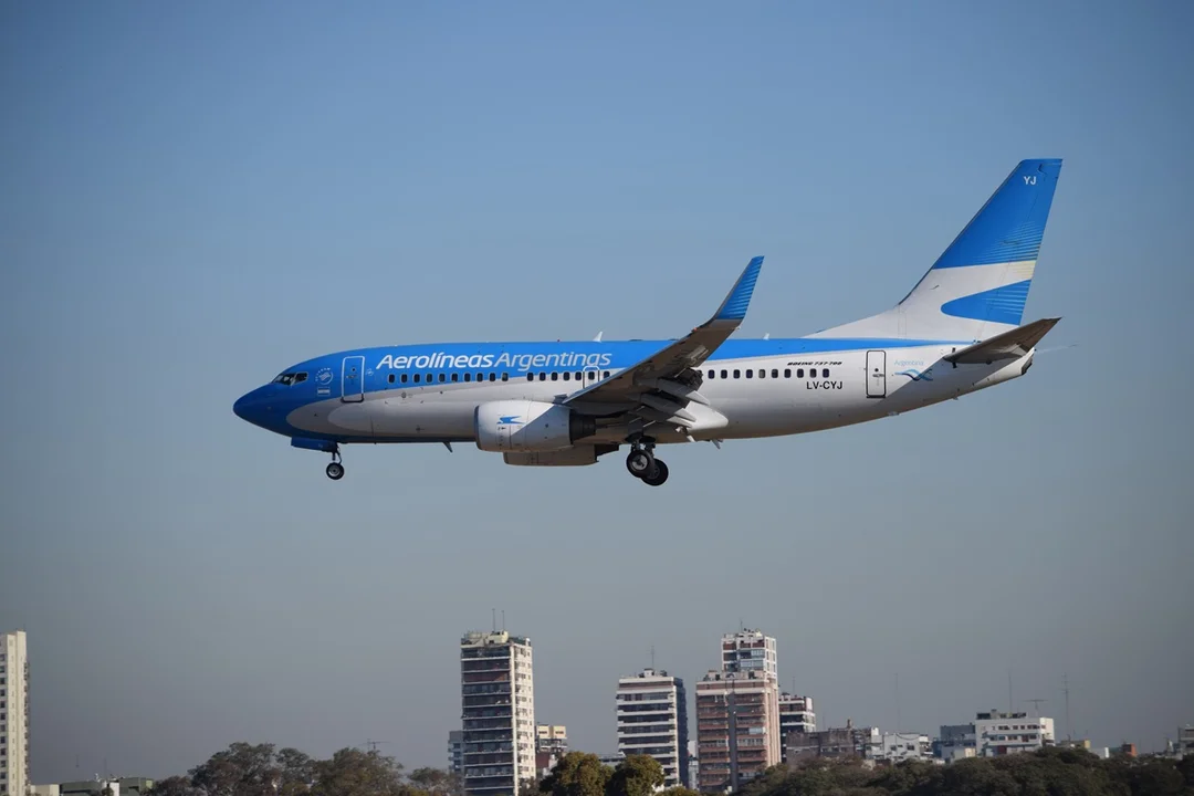 Pilotos de Aerolíneas Argentinas advierten sobre cambios dispuestos por la ANAC para los vuelos